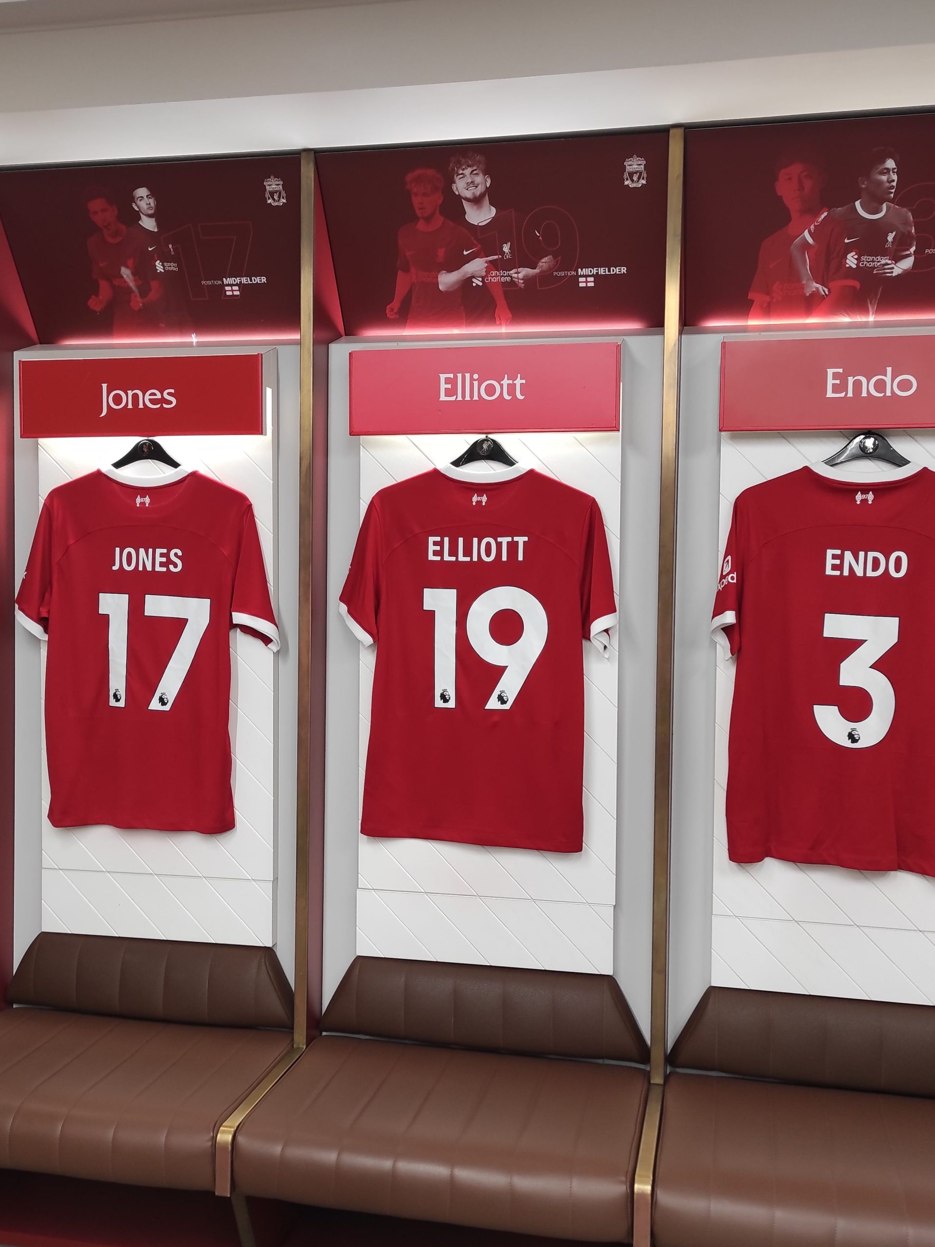 intérieur des vestiaires lors de la visite du stade d'Anfield