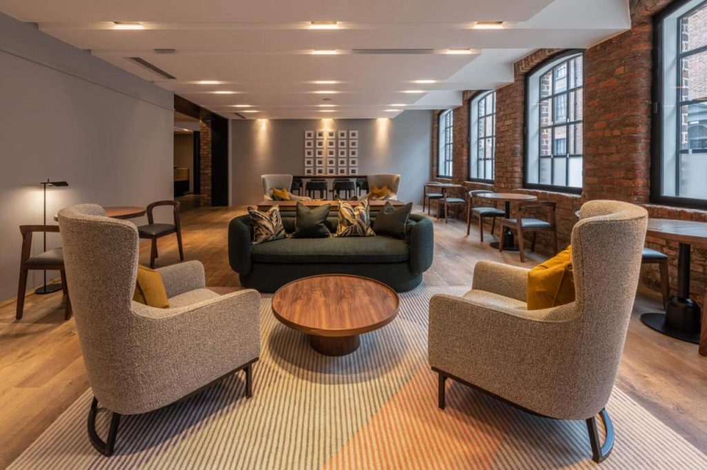 The Resident Liverpool : l'Hôtel Parfait Pour Votre Séjour à Liverpool 6 fauteuils et canapés du salon de The Resident Liverpool