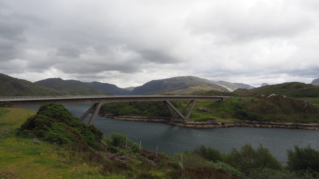 Organiser Un Road Trip sur La North Coast 500 : Itinéraire, Étapes et Conseils Pratiques 14 Kylesku bridge