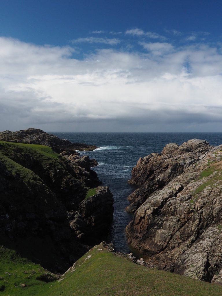 Organiser Un Road Trip sur La North Coast 500 : Itinéraire, Étapes et Conseils Pratiques 20 côtes escarpées de Strathy Point
