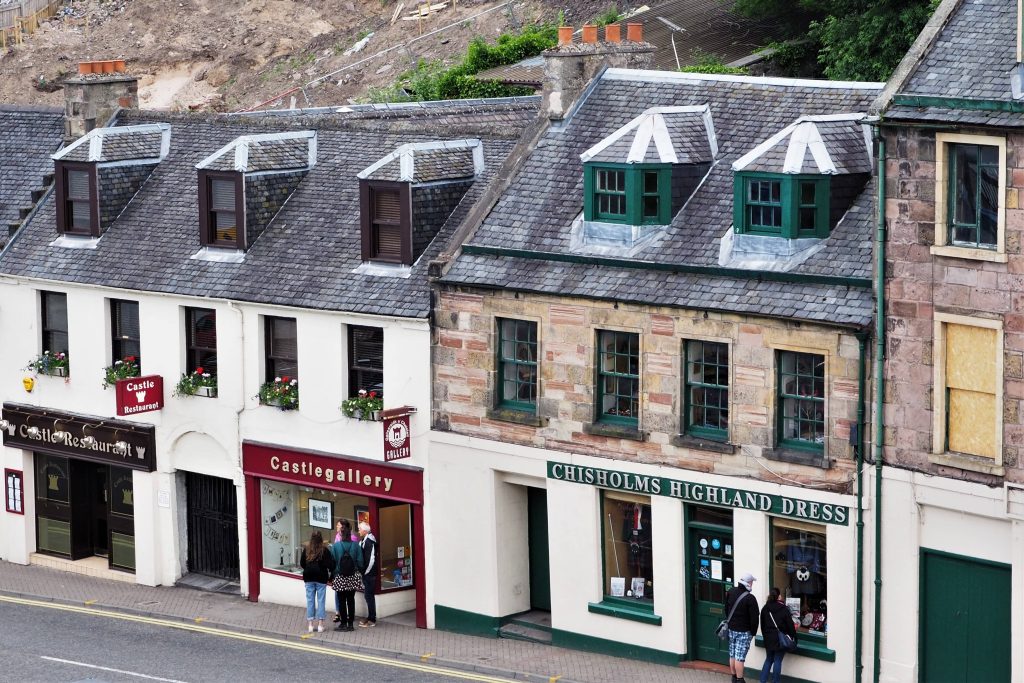 Organiser Un Road Trip sur La North Coast 500 : Itinéraire, Étapes et Conseils Pratiques 29 Boutiques dans les ruelles d'Inverness
