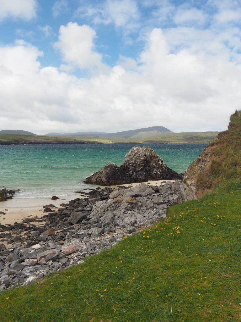 Organiser Un Road Trip sur La North Coast 500 : Itinéraire, Étapes et Conseils Pratiques 15 rochers de sandwood bay