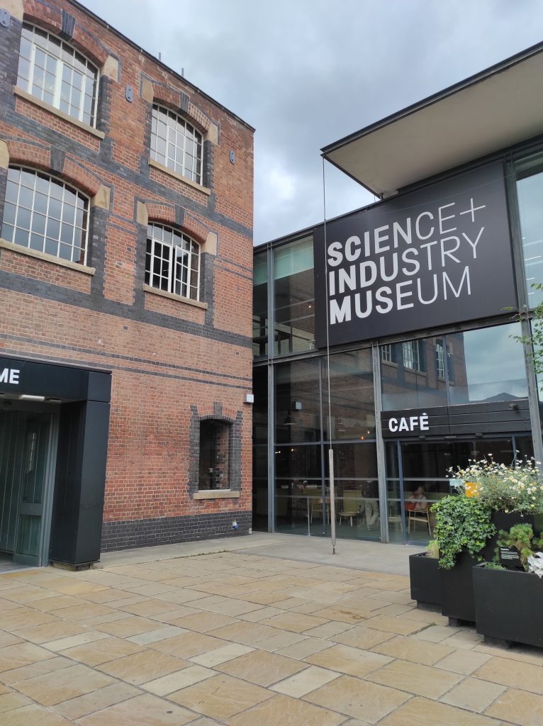 4 musées à Manchester à découvrir absolument sans débourser un centime 2 Entrée mi moderne mi industrielle du musée des sciences et de l'industrie de Manchester